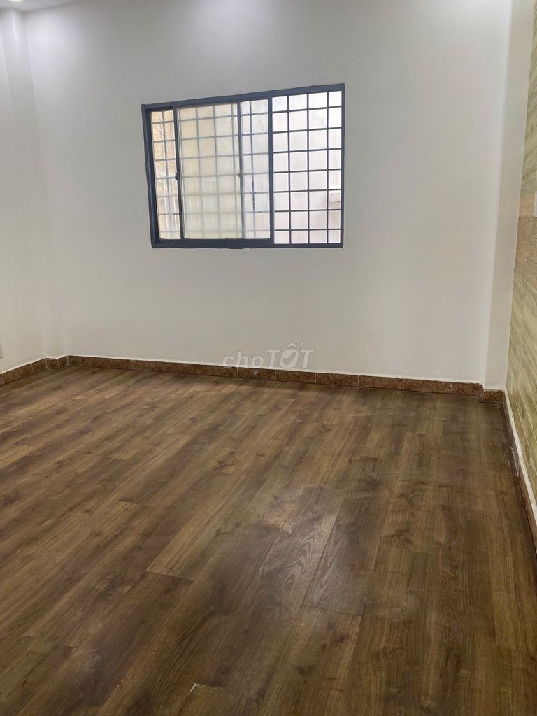 We'll have to rent a truck down 662 Sư Vạn Hạnh 4 x 16 meters, 3 floors with 6 rooms.