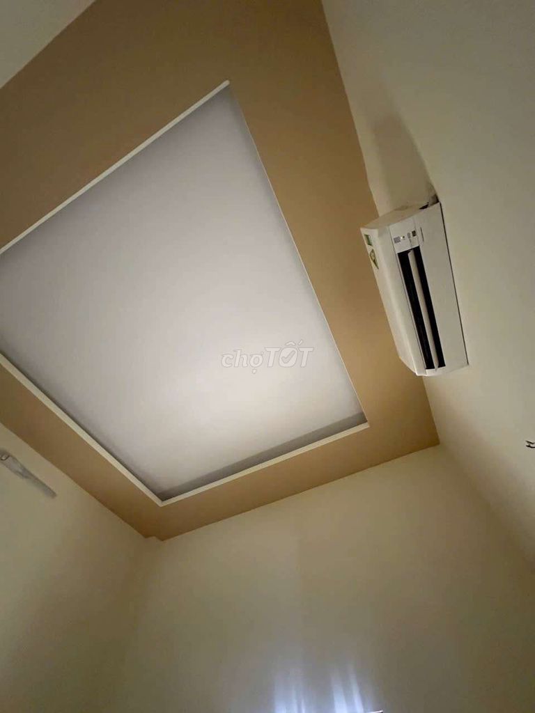 Three bedrooms, two bathrooms, one air conditioning, one fridge, one water filter, Huỳnh Tấn Phát.