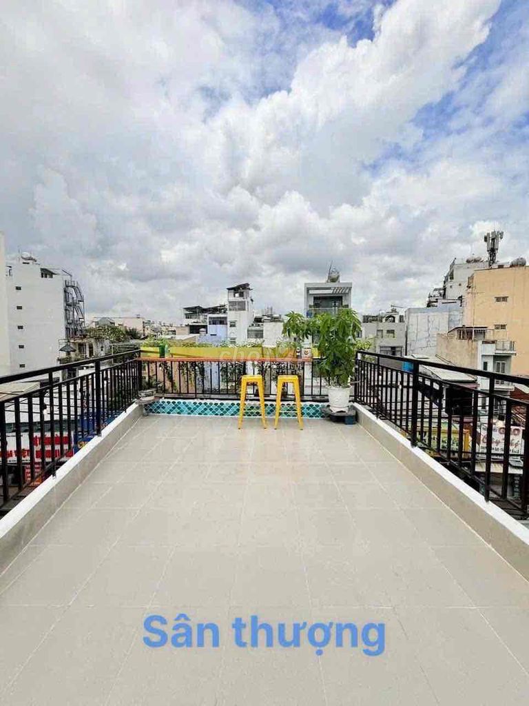 It's the owner of one Phan Văn Trị rents 40 million 5.3 x 18 6 bedrooms 6 toilets