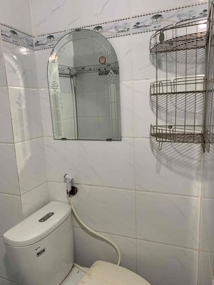House is clean, open, orderly, good, close, high school.