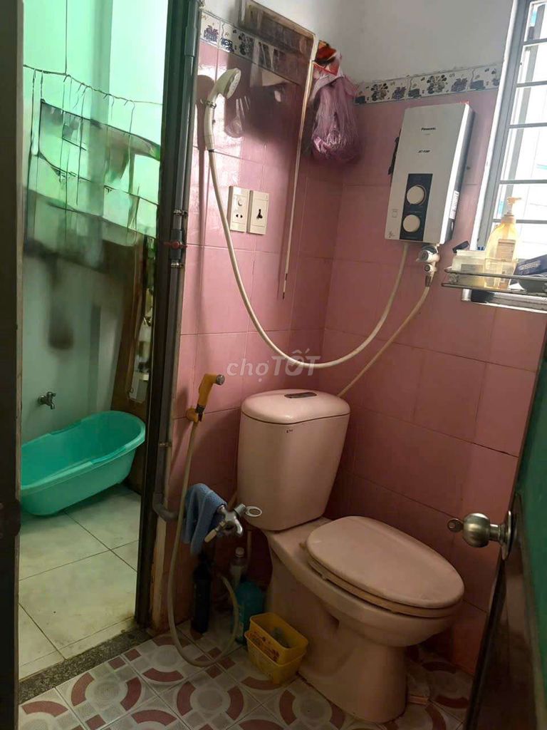 Rent the House 1st place. area 3.5 x 8. It's 12 million. Two stories. There are two bedrooms. Three toilets.