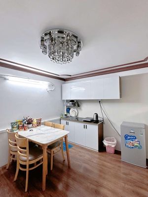 The priority is to assist in the 38th apartment. One bedroom full of furniture on the edge.