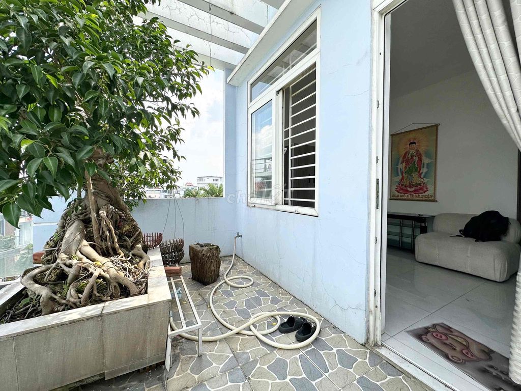 A Balcon Bedroom in the Garden, A Private Washer in the Feet of spades