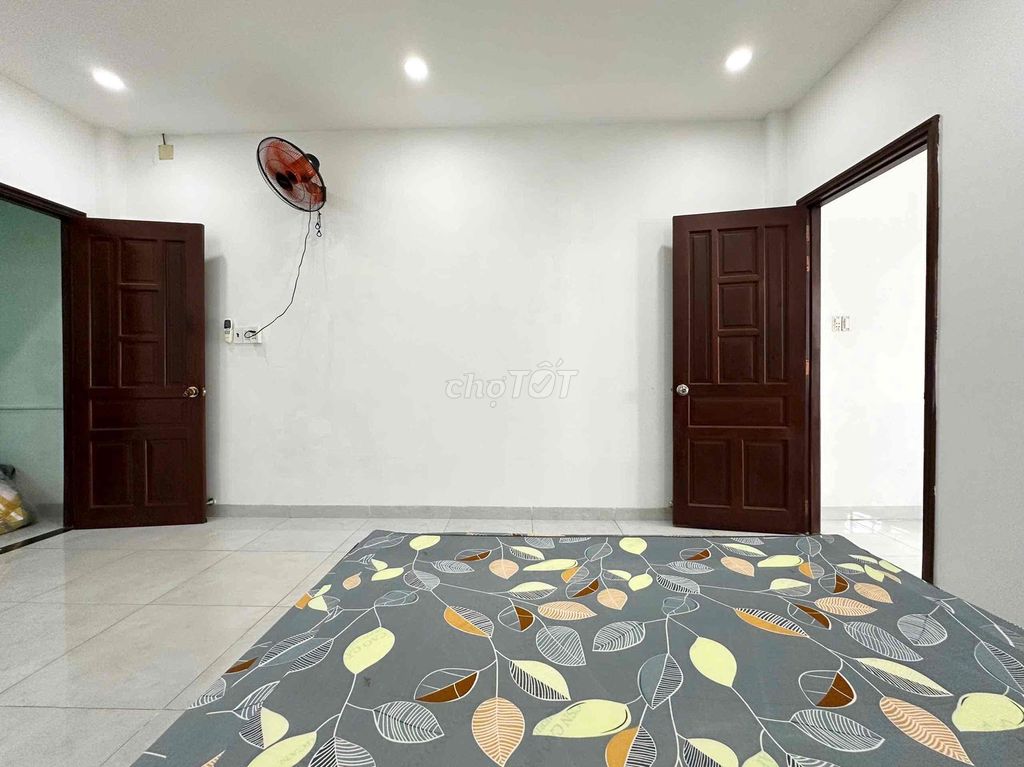 A Balcon Bedroom in the Garden, A Private Washer in the Feet of spades