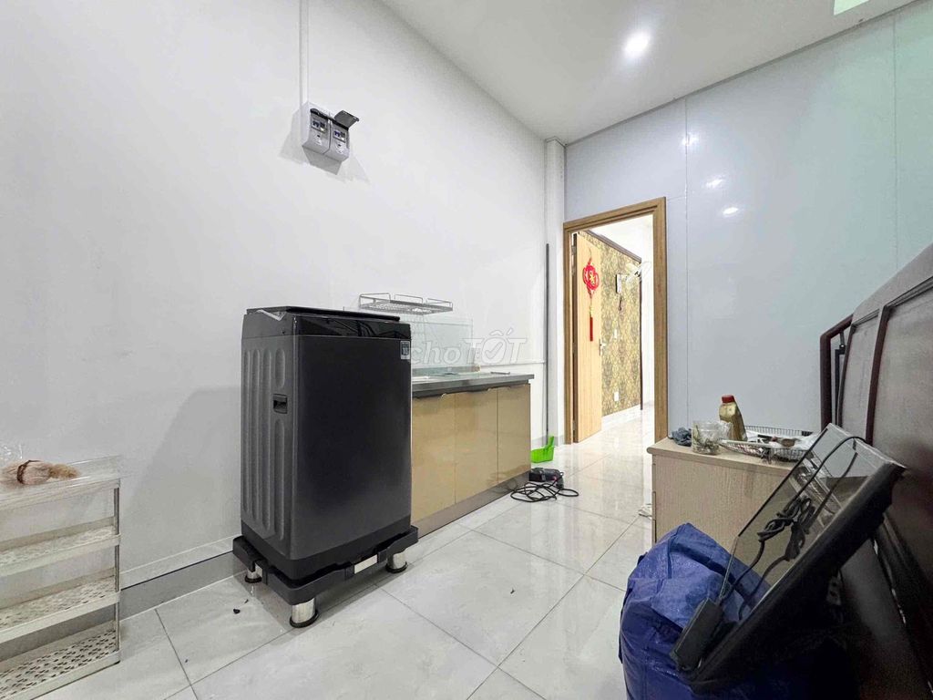 A Balcon Bedroom in the Garden, A Private Washer in the Feet of spades