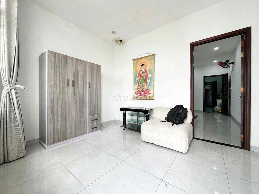 A Balcon Bedroom in the Garden, A Private Washer in the Feet of spades