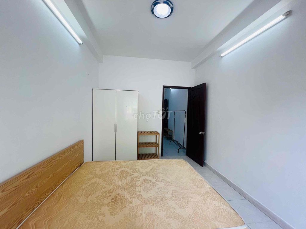 Rent the Guardian a public bedroom. Full interior near the City Bridge of District 1, District 2.