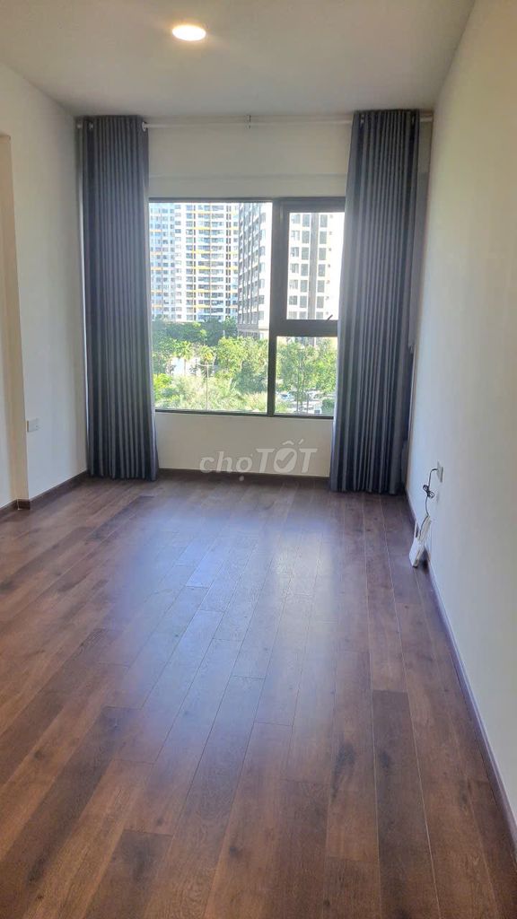 The owner rented an empty apartment.