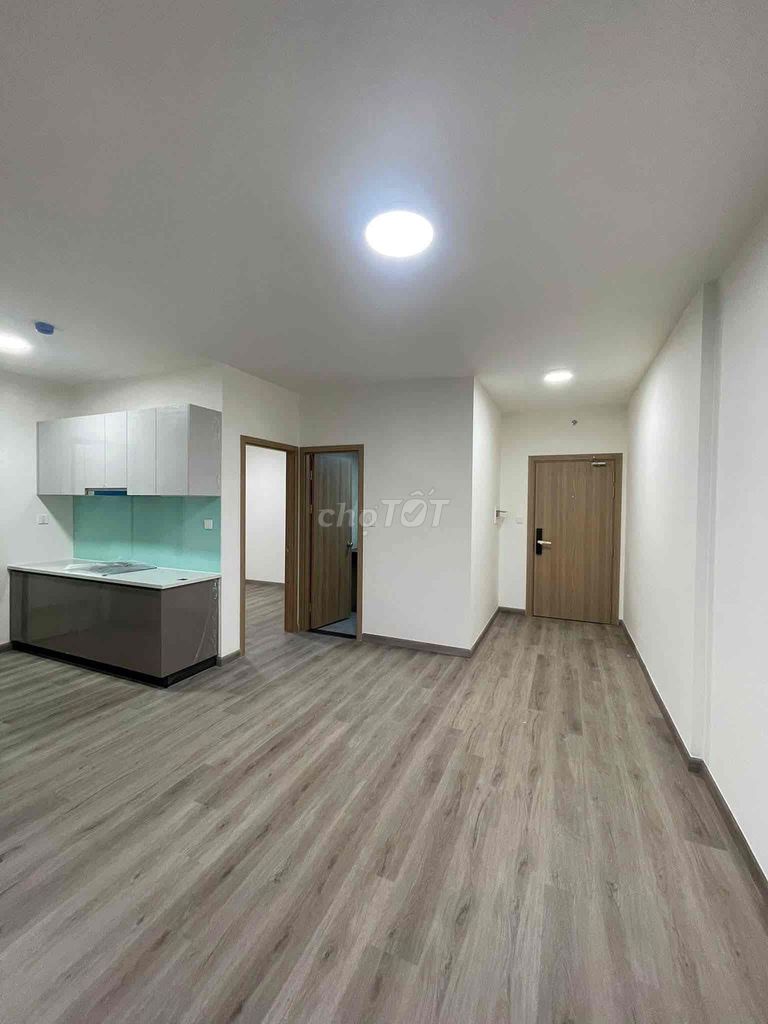 Two bedrooms, two full bedrooms, brand-new furniture, super cheap virgins.