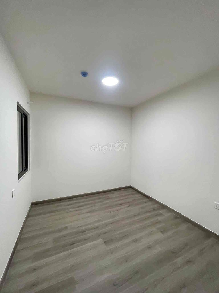 Two bedrooms, two full bedrooms, brand-new furniture, super cheap virgins.