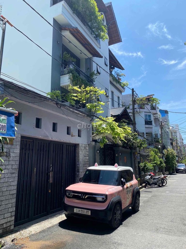 Rent a whole house behind Donchicken.