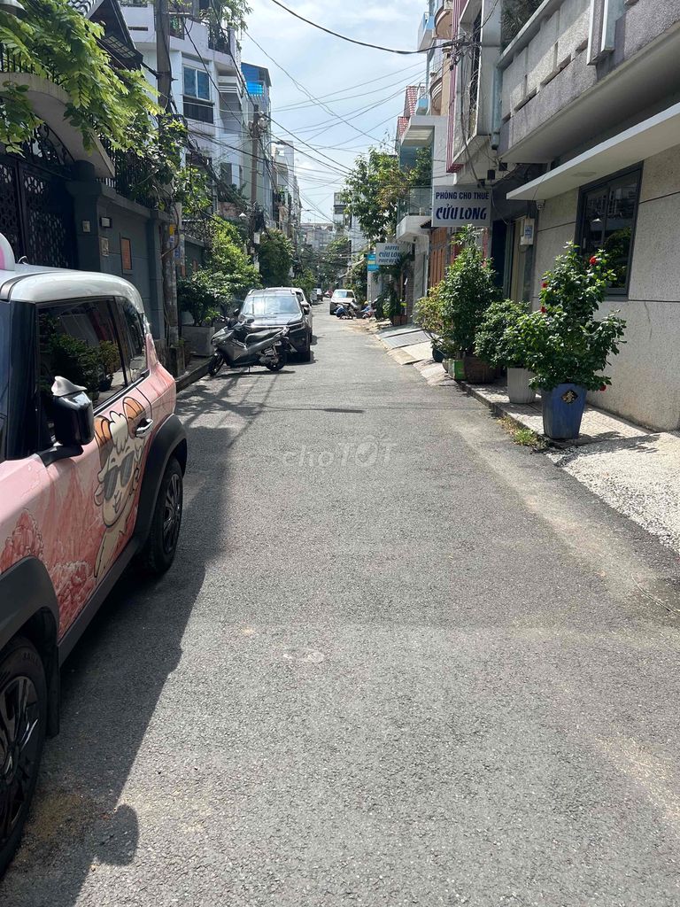 Rent a whole house behind Donchicken.