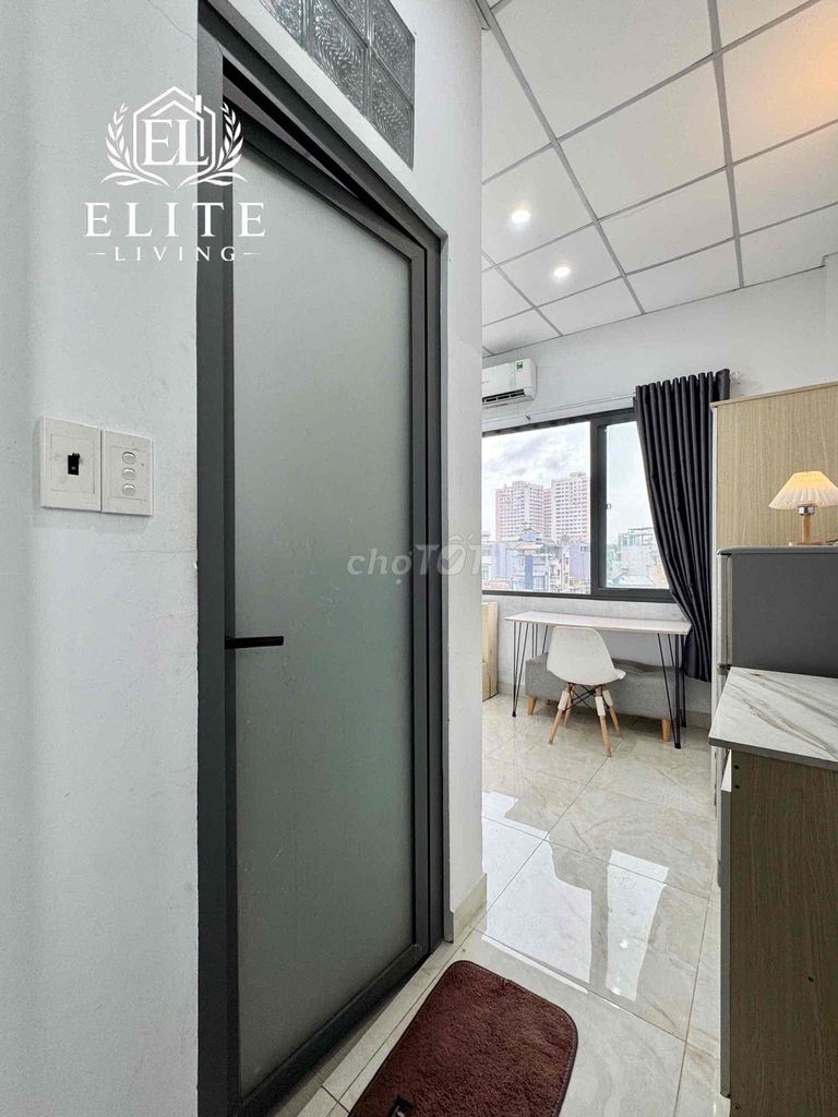 Super cheap studio, CMT8.