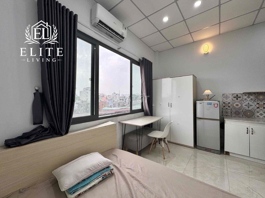 Super cheap studio, CMT8.