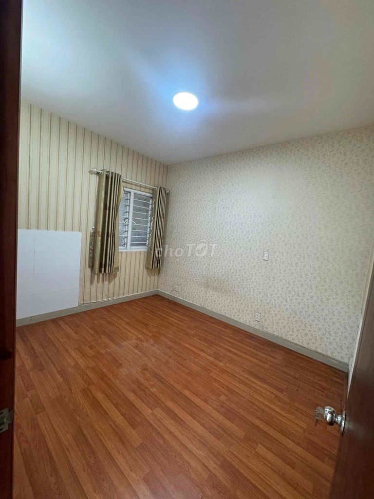 Rent the south jewel house. Three bedrooms. Two toilets.