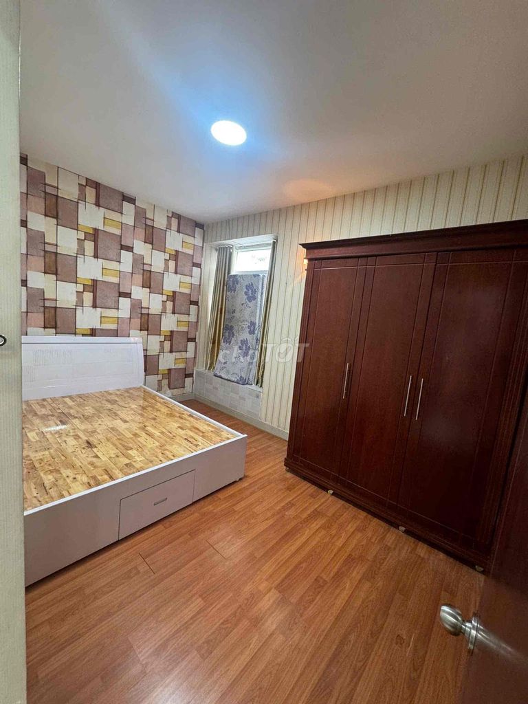 Rent the south jewel house. Three bedrooms. Two toilets.