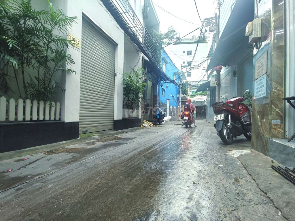 Two-Plainsalway Business Carway
