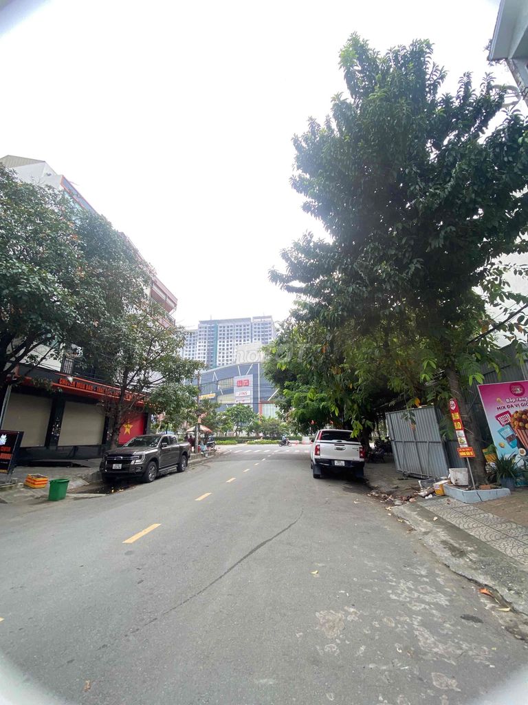 Rent the Firefly, near Aeon, with interiors, 5 x 20 meters, 20 million,