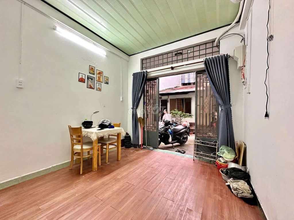 Three-story rent house only 10 million.