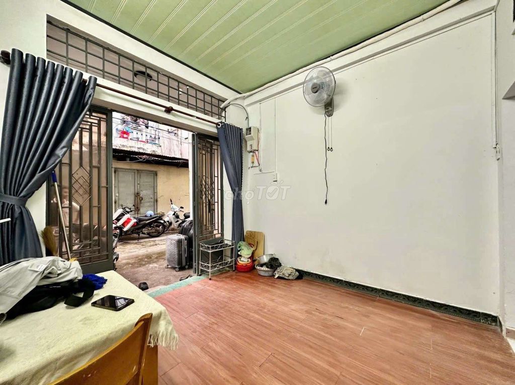 Three-story rent house only 10 million.