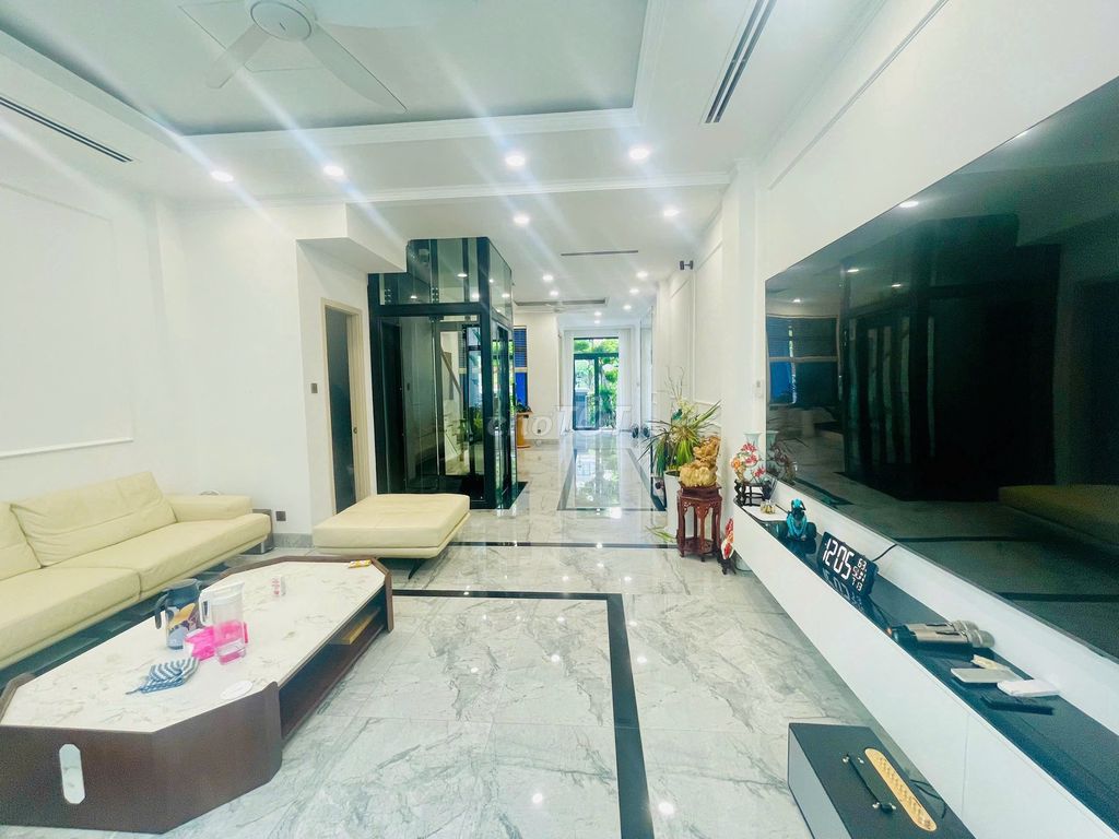 Four stories with elevators. - Classia. - Full new furniture. - Four bedrooms.