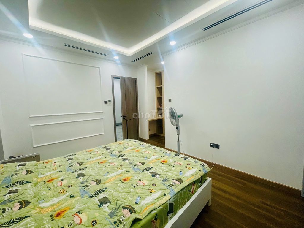 Four stories with elevators. - Classia. - Full new furniture. - Four bedrooms.