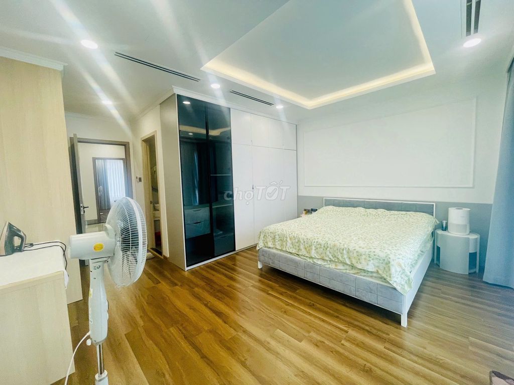 Four stories with elevators. - Classia. - Full new furniture. - Four bedrooms.