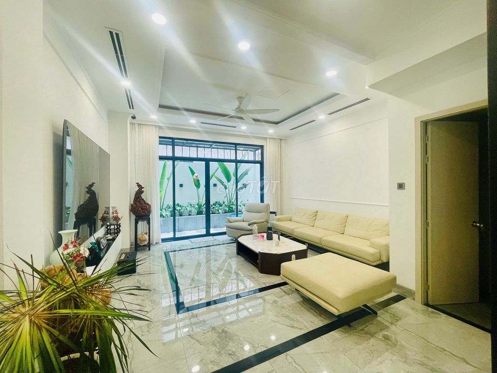 Four stories with elevators. - Classia. - Full new furniture. - Four bedrooms.