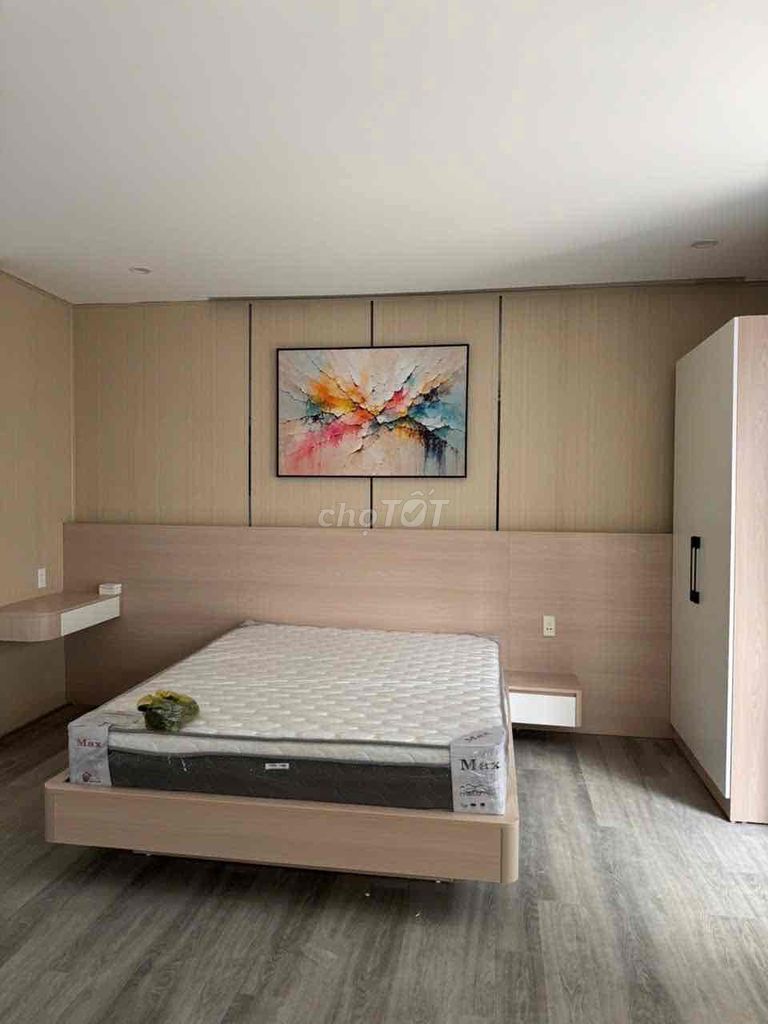 Rent a hotel off two H.Q.P.P.D. 1s. Area: 8 x20 m - K