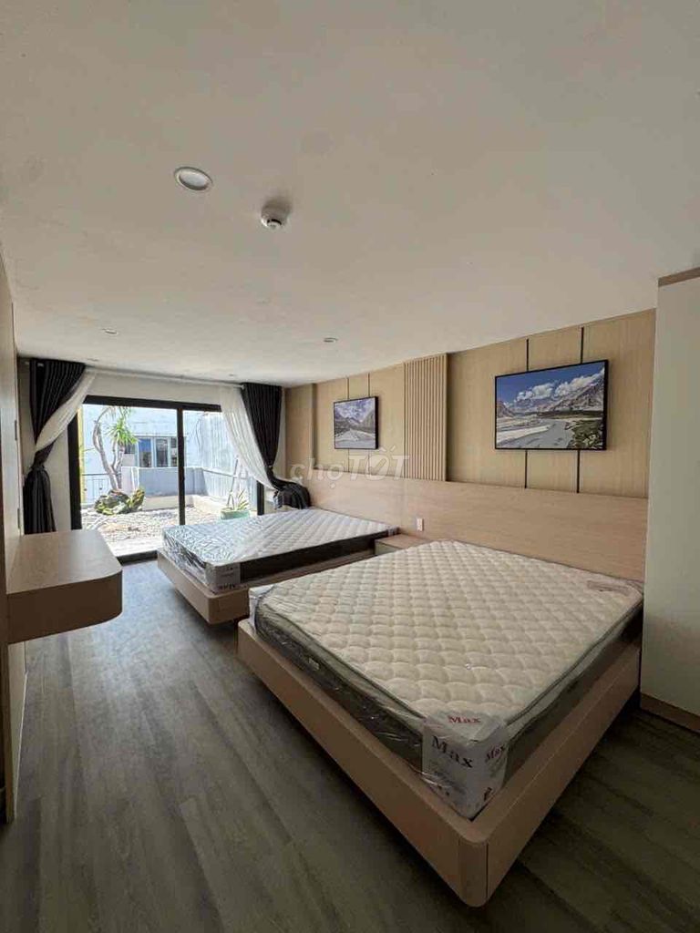 Rent a hotel off two H.Q.P.P.D. 1s. Area: 8 x20 m - K