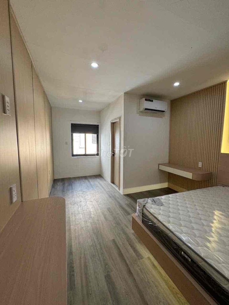 Rent a hotel off two H.Q.P.P.D. 1s. Area: 8 x20 m - K