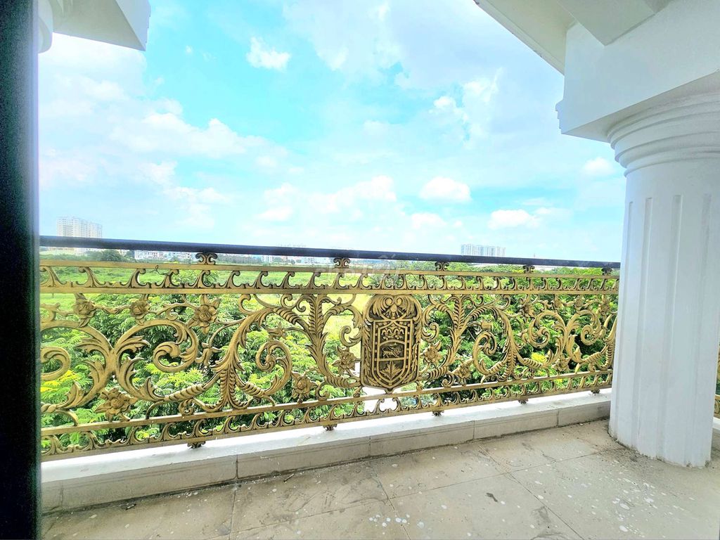 Open-frequency balcony -- separate kitchens near the New World.