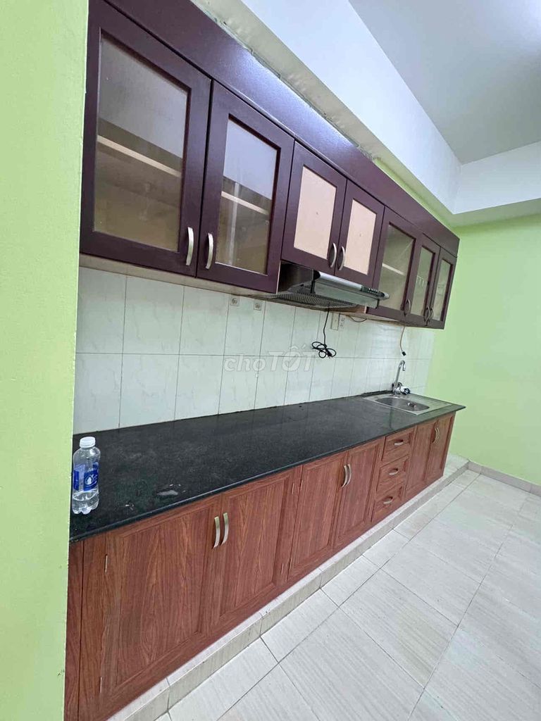 Rent a room in the apartment right on the Thủ Đức station.