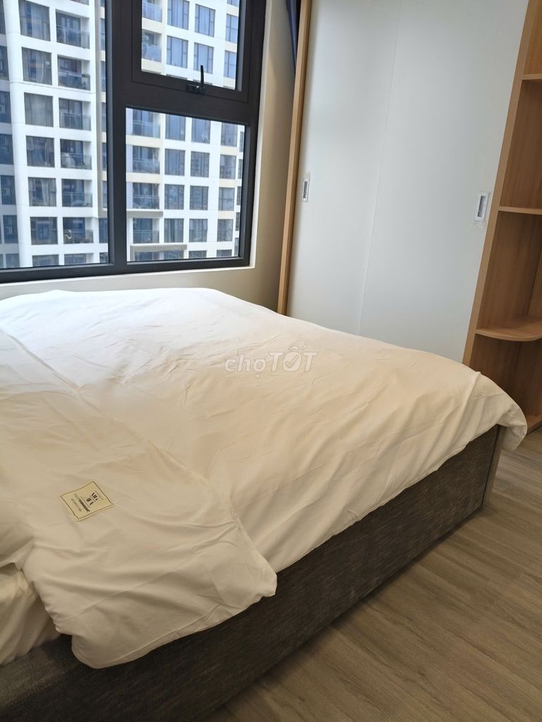 Two bedrooms plus Gh2, firecracker view