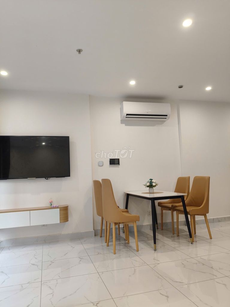 Two bedrooms plus Gh2, firecracker view