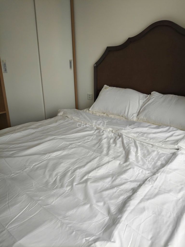 Two bedrooms plus Gh2, firecracker view