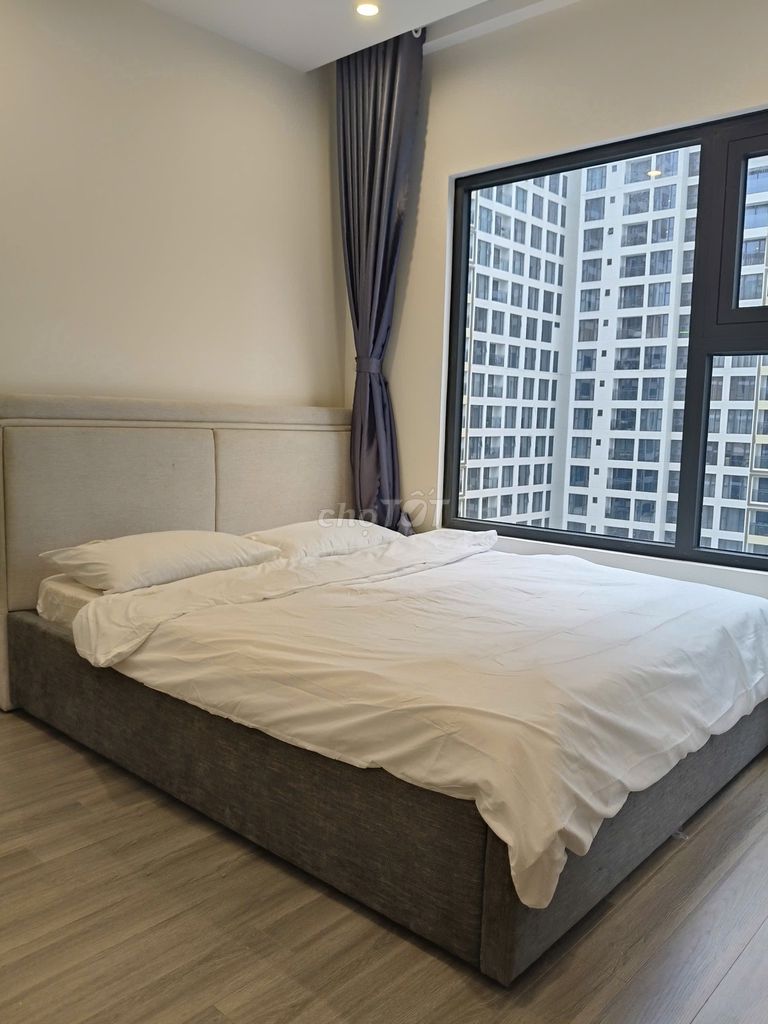 Two bedrooms plus Gh2, firecracker view