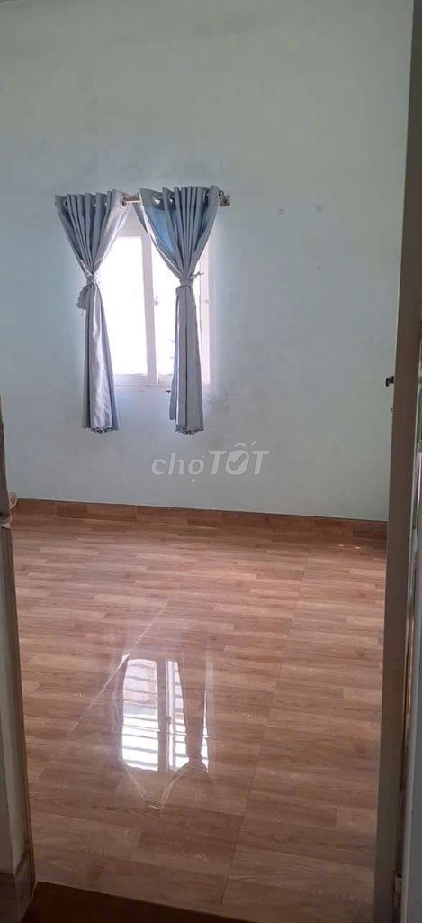 Nice clean room, windows, air conditioning, clean toilets.