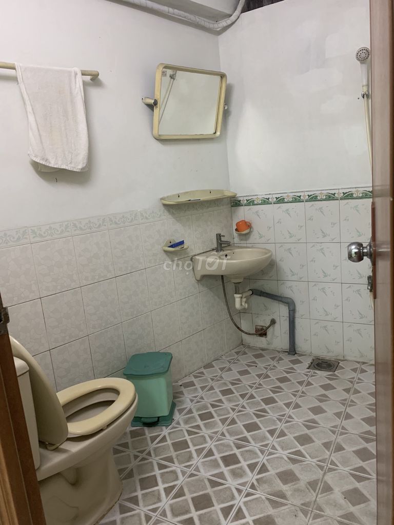 Bình Tân Hotel, Kinh Dương Vương, private toilet