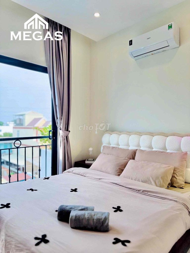 The balcony is full of furniture. In global City, perimeter three, inter-state.