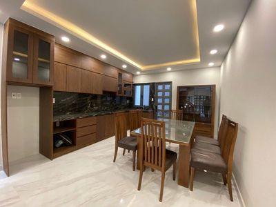 Three story rent, Đặng Thùy Trâm, 12 meters wide, near Lang University.