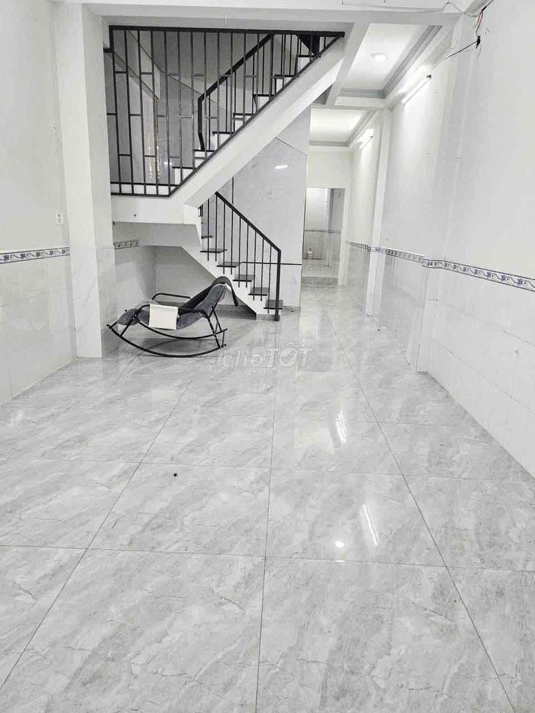 4 x24 meters of cash 2 floors of st (6 bedrooms) 12 meters. Miếu Bình Đông. Bình Tân
