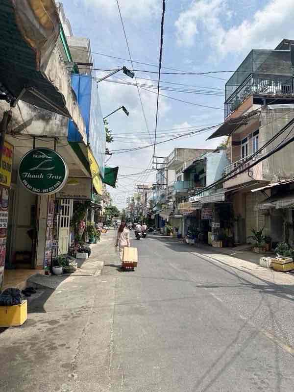 4 x24 meters of cash 2 floors of st (6 bedrooms) 12 meters. Miếu Bình Đông. Bình Tân