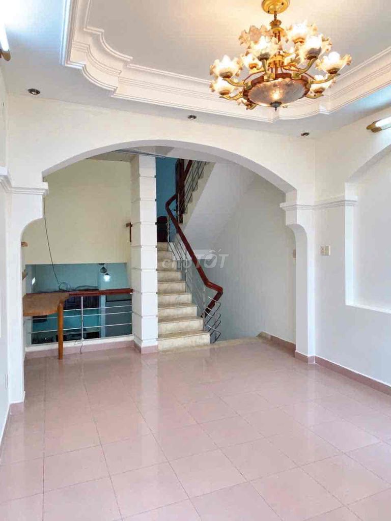 Stinger! 4 floors Hoàng Hoa Thám, 4 x 18 meters, 3 bedrooms 4/4 toilets, 8 meters, just 16.9 million.