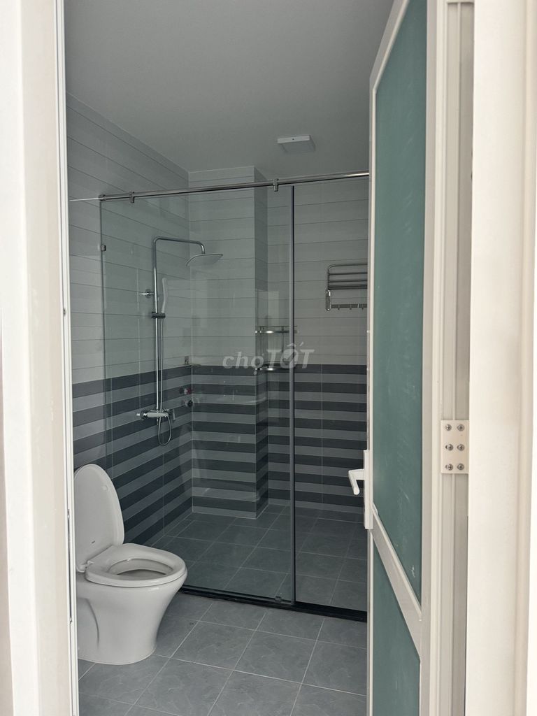 Renting the entire house 5 x 20 meters, 1 ground, 3 floors, the great happiness of 20 million