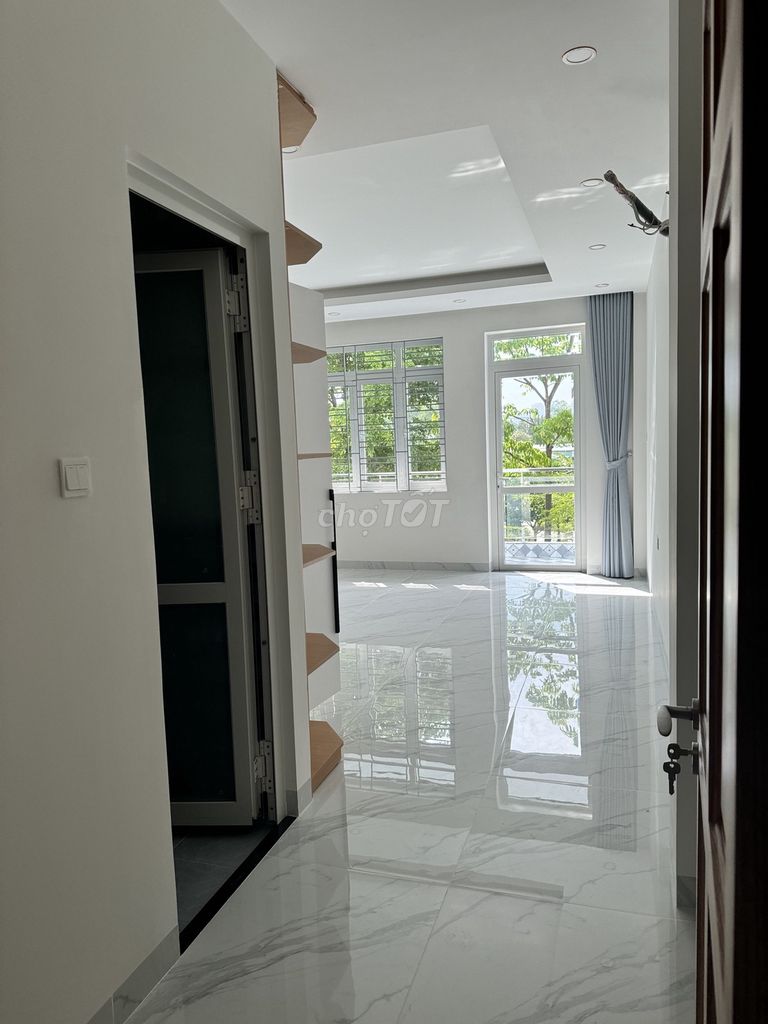 Renting the entire house 5 x 20 meters, 1 ground, 3 floors, the great happiness of 20 million