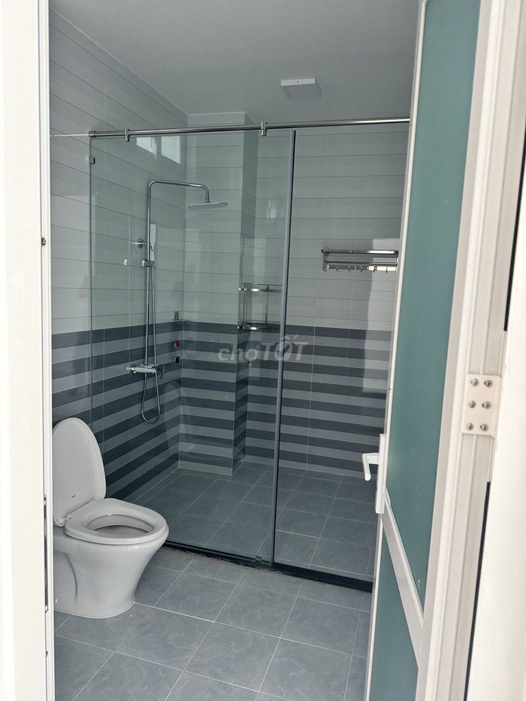 Renting the entire house 5 x 20 meters, 1 ground, 3 floors, the great happiness of 20 million