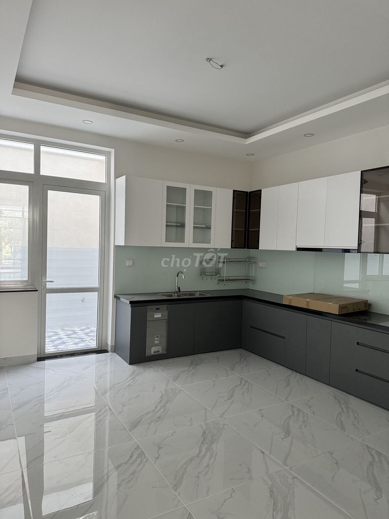 Renting the entire house 5 x 20 meters, 1 ground, 3 floors, the great happiness of 20 million