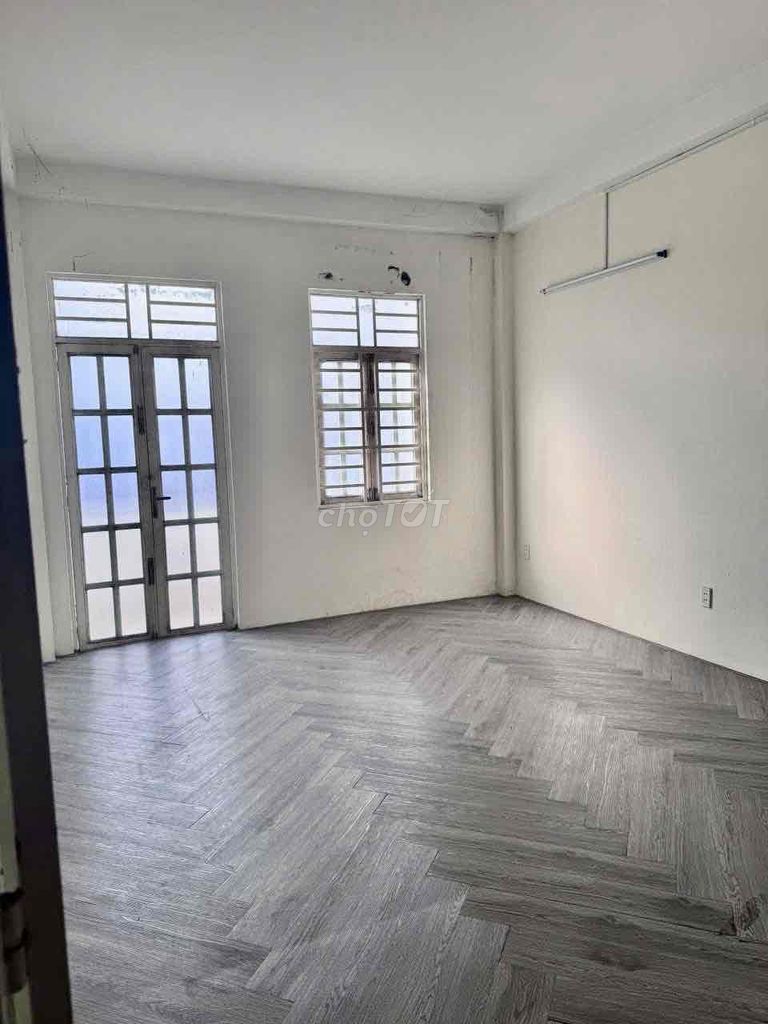 4 x 13 m 2 floors (4 bedroom 2 toilets) 7 meters down. Khu Y Tế Kỹ Thuật Cao Aeon Killer