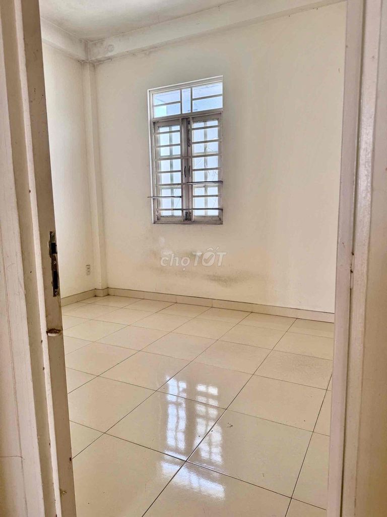 4 x 13 m 2 floors (4 bedroom 2 toilets) 7 meters down. Khu Y Tế Kỹ Thuật Cao Aeon Killer